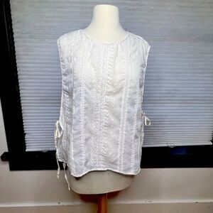 Asian‎ Eyelet Lace Sleeveless Blouse
